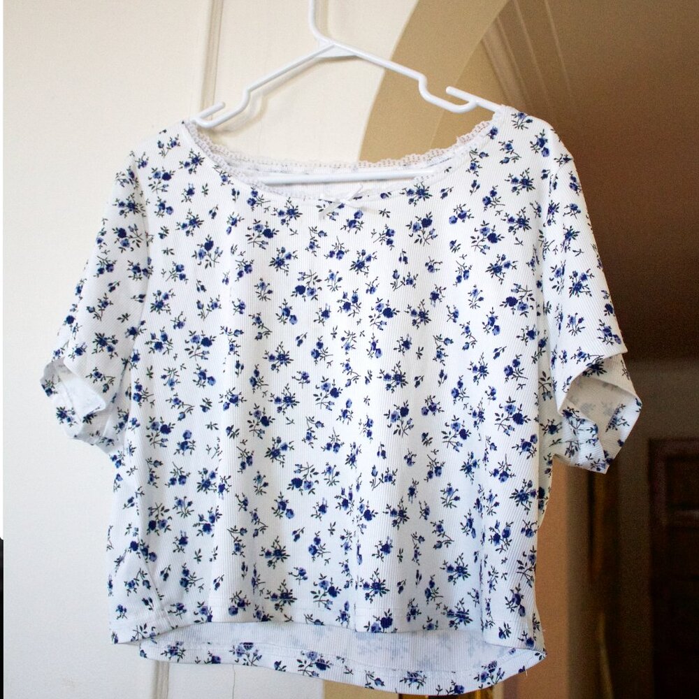 Plus Size Floral White T-Shirt / Size 4XL